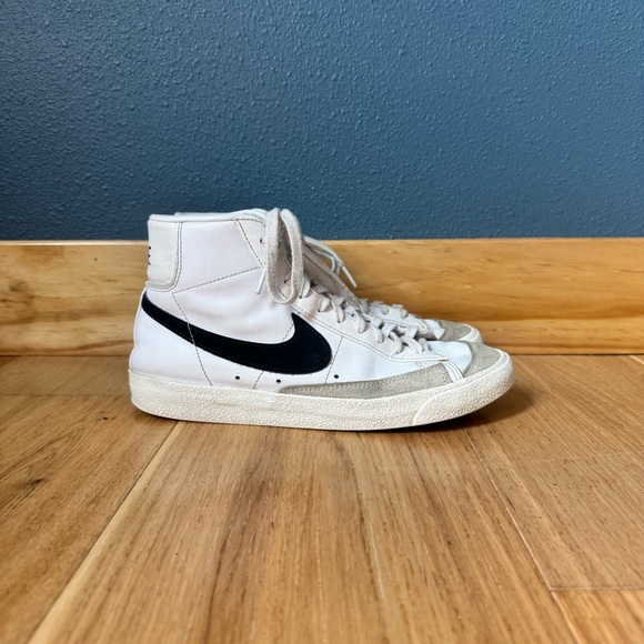 Nike Mid ‘77 Blazer in White and Black Womens size 8:5 - Picture 2 of 9